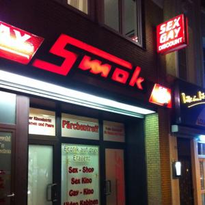 BI- UND EROTIKABEND DER FRÜHLINGSGEFÜHLE