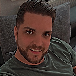 Alex1995490