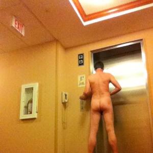 Aussendienstler alleine im Hotel