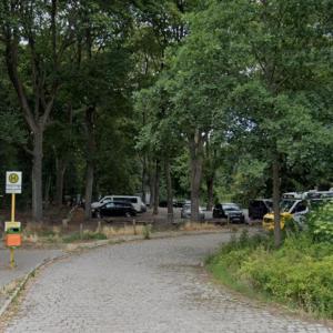 Grunewald, Parkplatz und Gelände