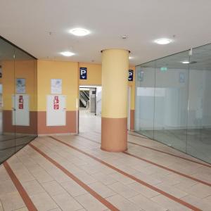 Toilette im Parkhaus im Forum