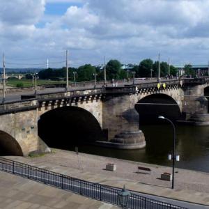 WC an der Augustusbrücke