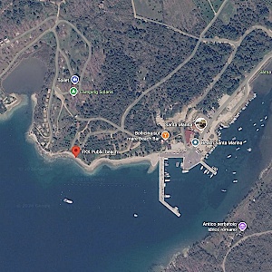Öffentlicher FKK Strand bei Tar/Porec Istrien
