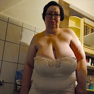 Huge Boobs Lady's & Lovers...