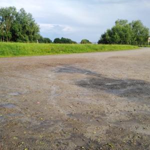 Ruhiger Parkplatz zwischen Hengersberg und Winzer